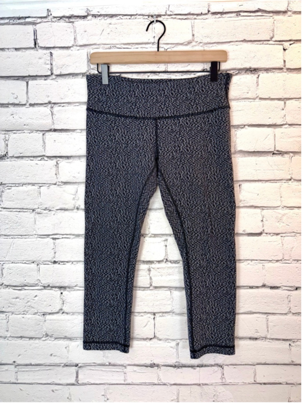Women's Lululemon Leggings size 8 Black Gray Patterned Wonder Under Leggings